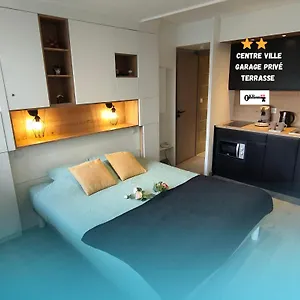  Appartement Superbe 2** Rénové A Neuf Idéalement Placé